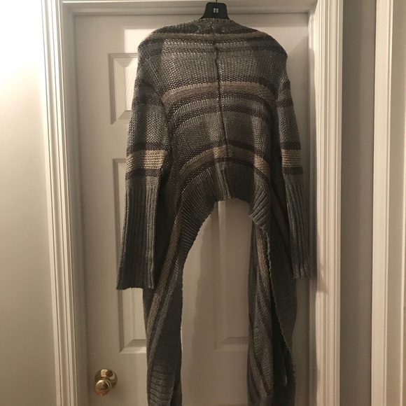 Gray and Beige High Low Sweater - Picture 5 of 6